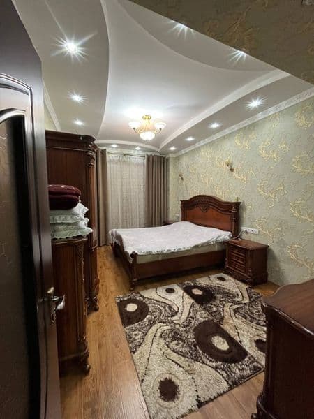 Район - Алмазарский<br />
Ориентир - Сагбон<br />
Комнат - 2