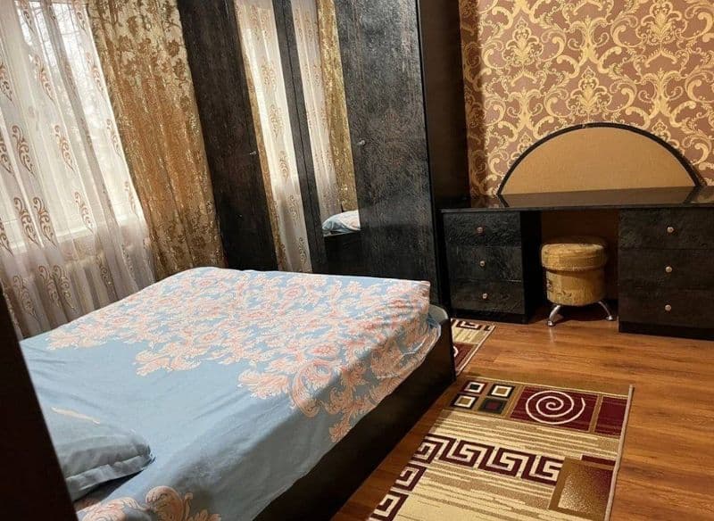 Yakkasaroy tumanida, Shota Rustaveli koʻchasi yaqinida 2 xon