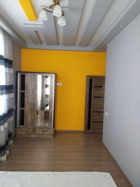 2 комнатная квартира 3 этаж 5 этажный дом в доме все необход