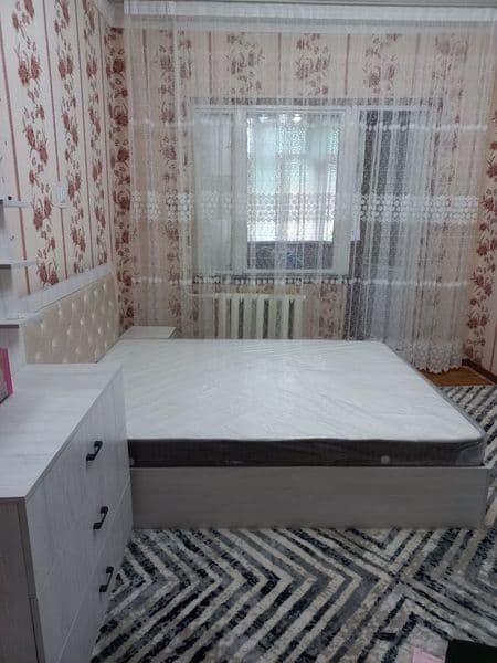 Юнусабад 17 квариал 1/3/5  350 у.е.<br />
оила еки <br />
4 