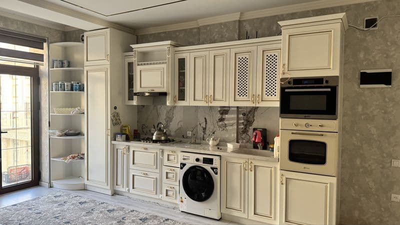 Мирзо Улугбек Район Паркентский<br />
7 этаж<br />
Студио уй