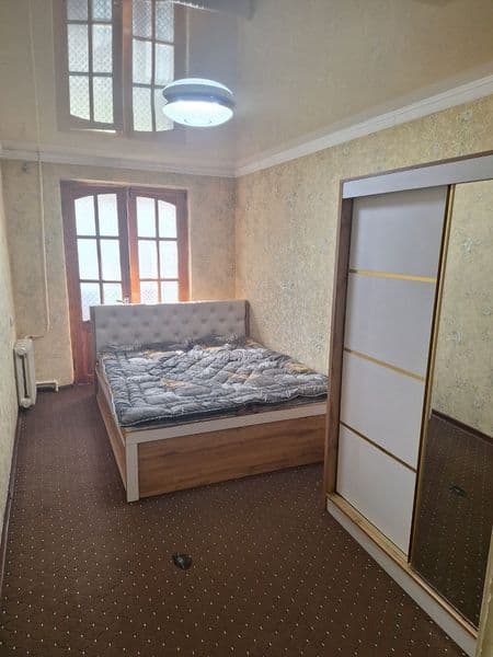 Arend farxadskiy bazar yonda<br />
2 xona 1 etaj <br />
2*6 