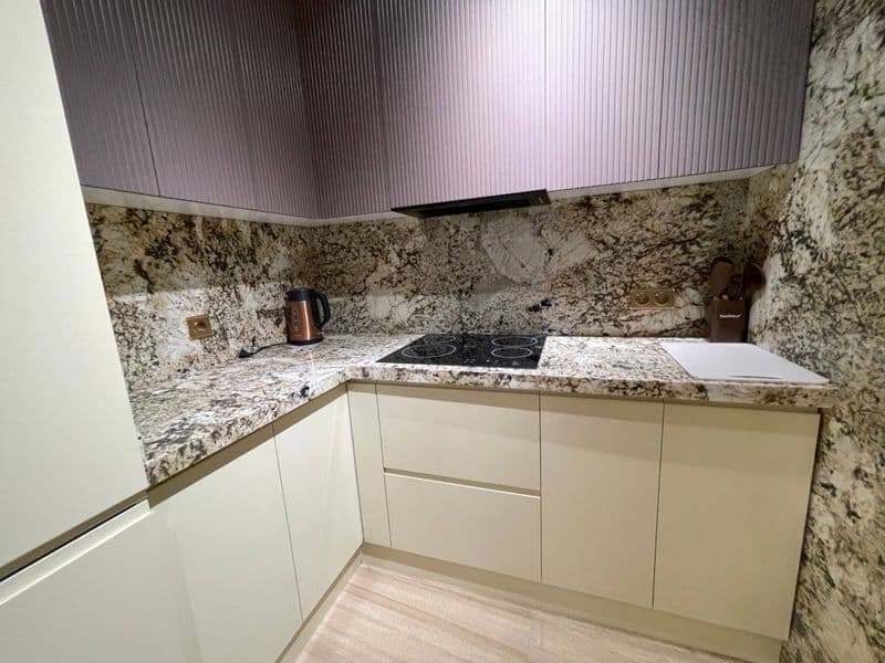 Отличное расположение дома - всё рядом - много магазинов, Це — фото 5