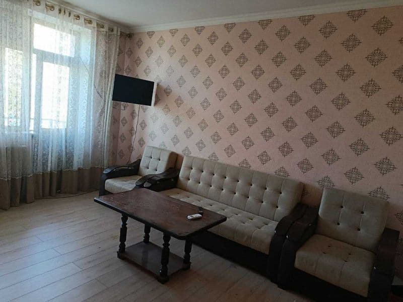 ғиштли дом, 3 этаж, парковка бор, атрофи ўралган худуд, 2018