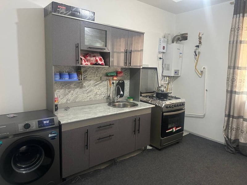 O'rta Chirchiq tumani Uyg'ur mfy Yoshlik ko'chasi 14 -dom. U