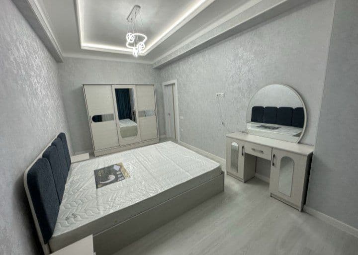 Arenda qorasaroy 3 xona oyilaga beriladi