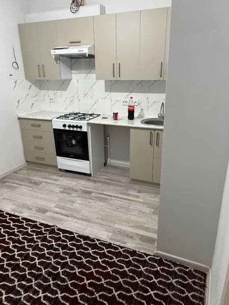 Яшнабод олмос махаллада квартира <br />
3 хонали. 350$<br />