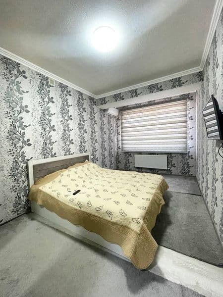 Chilonzor tumani Farhod bozori yaqinida joylashgan 3-xonali 