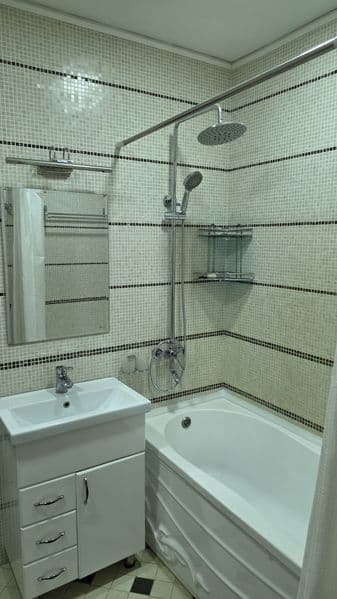 Сдаю свою квартиру на<br />
 Бадамзаре.3-комнатная.зал кухня — фото 4