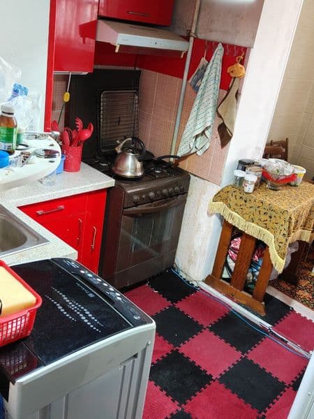 Кирпичный дом, с двух сторон окна, 2-я линия. Рядом с Ипак Й — фото 2