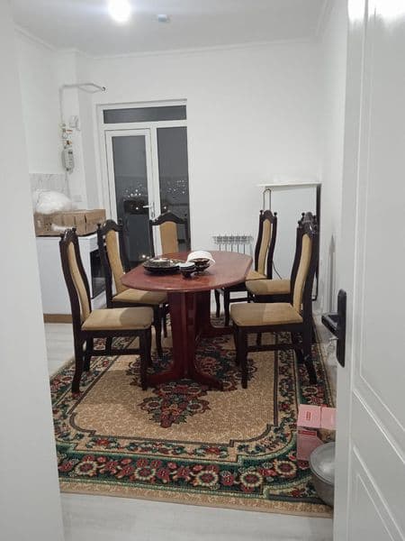 300$ bir xona kvartira hamma sharoiti bor uzzoq mudatga  ber