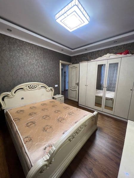 Срочно сдам квартиру кафе эфенди Садык азимова 4/3/5 <br />
