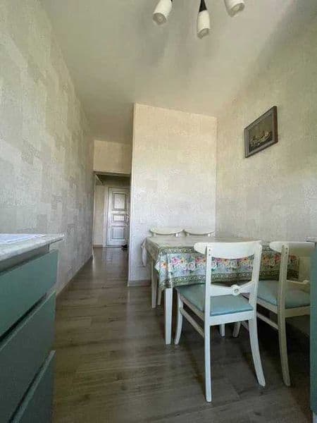 Район: Мирзо-улугбек<br />
Адрес: дархан<br />
<br />
Комнат — фото 3