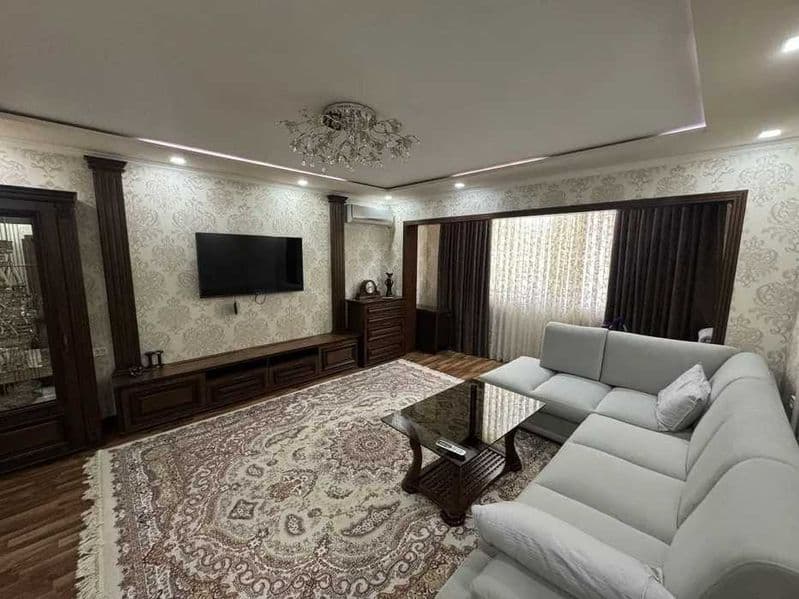 Район: Мирзо-улугбек<br />
Адрес: дархан<br />
<br />
Комнат