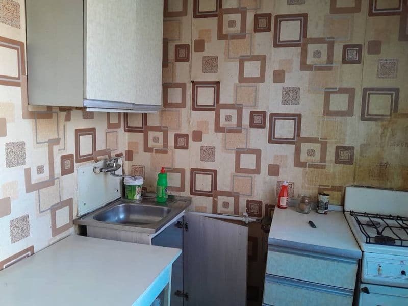 Сдается на м-в Авиасозлар-3 2 комнатная квартира 1-й этаж 4х