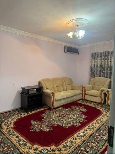 O'qiydigan yoki ishlaydigan akuratniy 5 ta  Qizlarizga beril