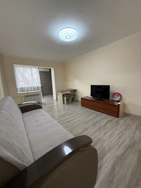 Аренда Новомосковская 2/3/4 <br />
500 после ремонт<br />
Оп