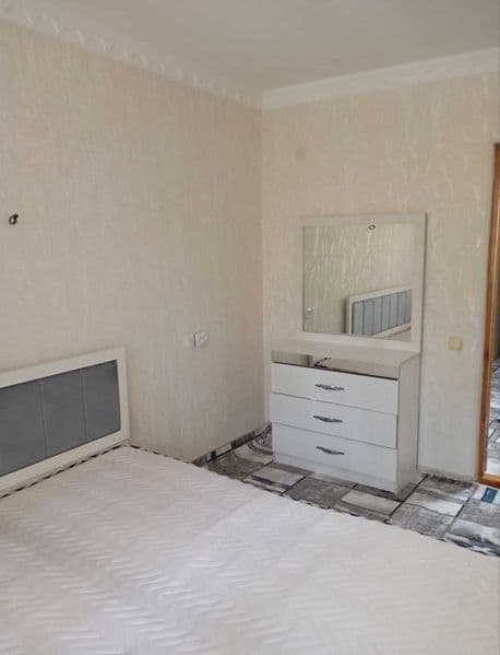 Chilonzor 4 kvartalida 3 xonali uy arendaga beriladi. Uy rem