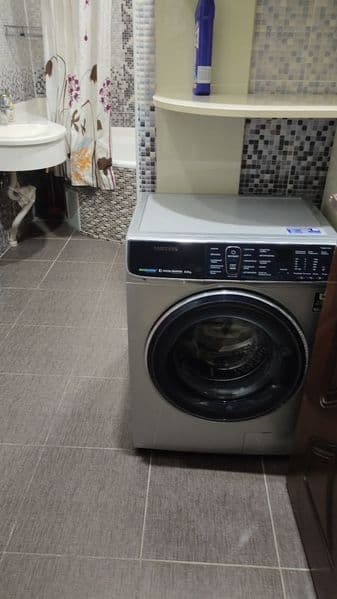 Полностью обставленная квартира с бытовой и климатической те — фото 3