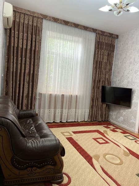 Сдаю свою 3-х комнатную квартиру по улице Шота Руставели.ори