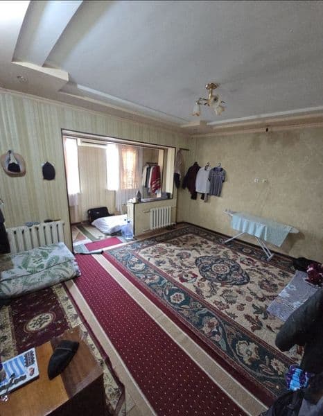 Eski PDP binosi oldida<br />
Bizning 2 xonali kvartiramizga 