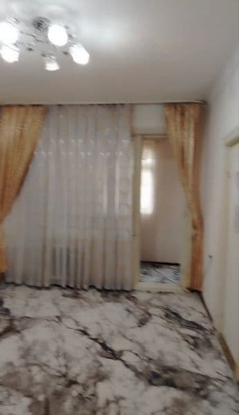 Юнусобод тумани 4 кв да 1 хона 2 хона қилинган уй арендага б