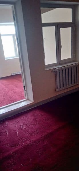 Ijaraga uy beriladi 1 xoali xovli uy dush va oshxona adelna 