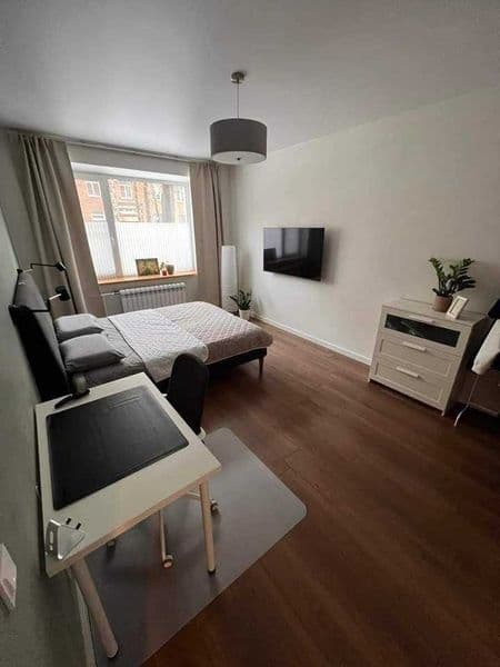 2 комнатную квартиру на 1 этаже,<br />
В квартире есть все н