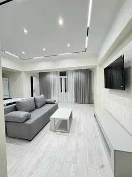 Сдаётся квартира на Цуме<br />
Ориентир - Посольство Кореи<b