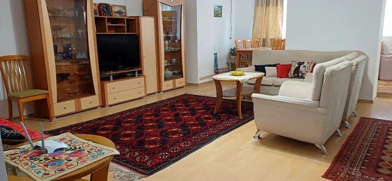 3/2/4. Ориентир Алайский рынок.80м2  только иностранцам. Кор