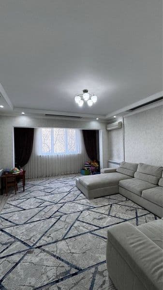 3/5/9 Аренда Дархан <br />
Укомплектована, цена 1.000<br />
