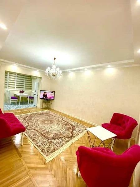 Сдаётся квартира возле 145 школы по улице Истикбол 4-4-5    