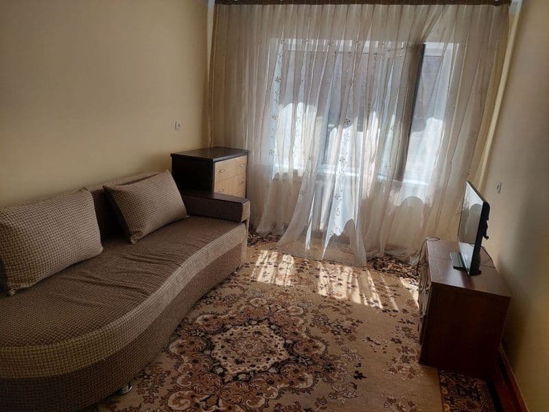 1 комнатная переделанная  2 х комнатную все условия есть ,са