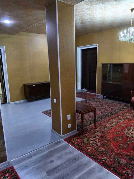 Высоко потолочная просторная квартира-студия. Сквозная - вых — фото 3