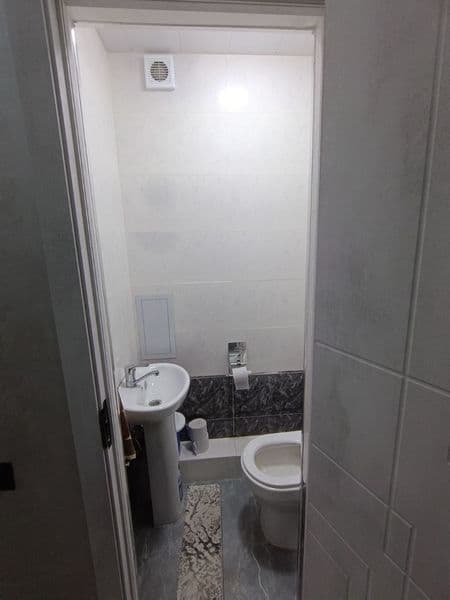 Bezxazynka<br />
<br />
Srochni 4 ta qizga joy bor<br />
Man