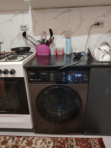 Student yoki ishlaydigan qizlarga 3 xonali uyining 1 xonasi 