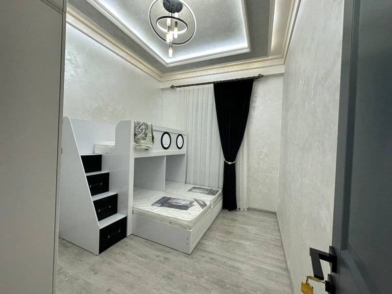 Отличное расположение дома - всё рядом - много магазинов, Це — фото 2