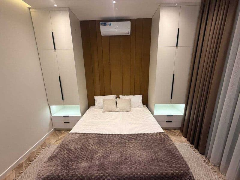 • Район: Мирабад<br />
• Мирабад Авеню<br />
• Комнат: 2<br 