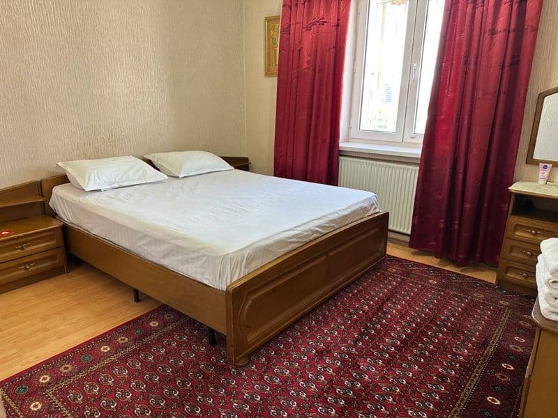 Сдается в аренду 4-х комнатная  квартира в центре города<br 