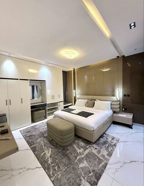 Сдаётся срочно 2 комнатная квартира на Метро Ойбек только дл