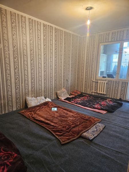 Yunusobod 11 kv megaplanet oldida 2 ta bolaga joy bor<br />
