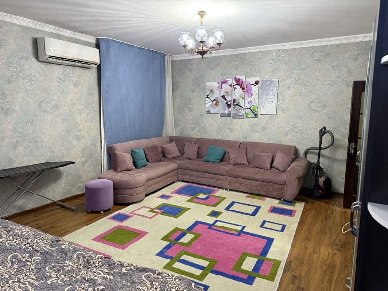 Аренда 1 комнатная квартира <br />
3 этаж <br />
4 этажного 