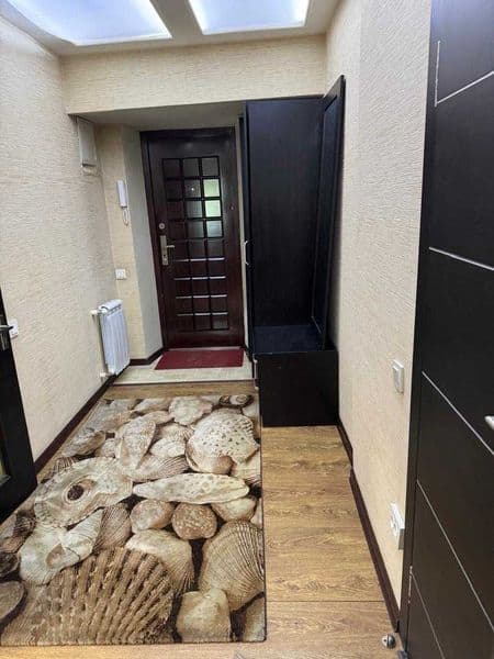 Сдается в аренду 2-комнатная квартира в центре города. Рядом