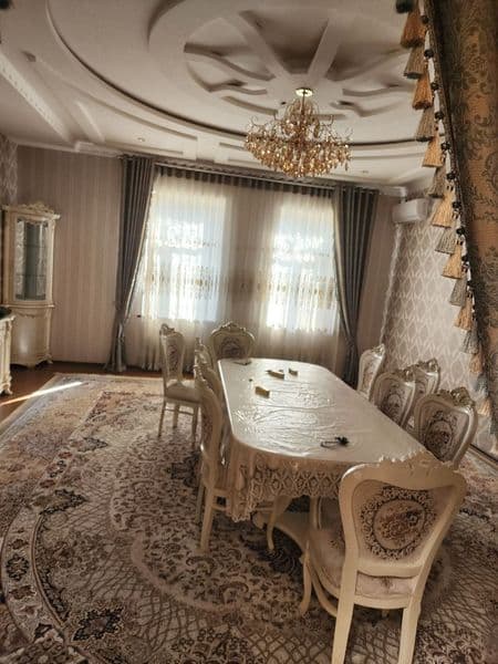 Uy ijaraga beriladi. Sergilida 4 metro bekatda, narxi 1400$ 