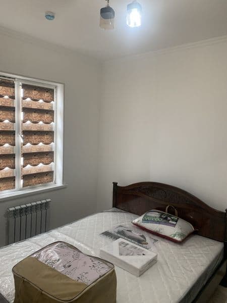 Кравати,кухонная гарнитура,шкафы имеется.<br />
Яшнабадском 