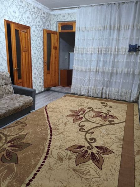 2 xonalik kvartira 3 xona qilingan. Metro 150 metr uzoqlikda
