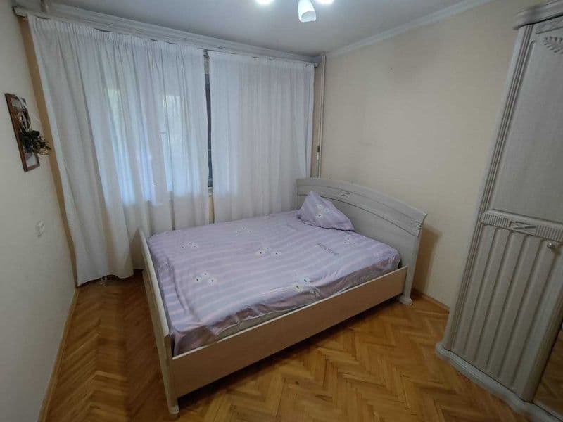 Третий этаж в зелёном районе рядом с парком. 5 минут от метр — фото 3