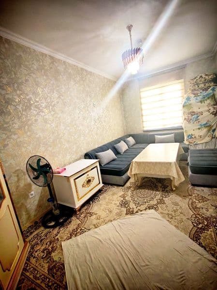 Kvartira toza va ozoda holatda, yashash uchun barcha sharoit