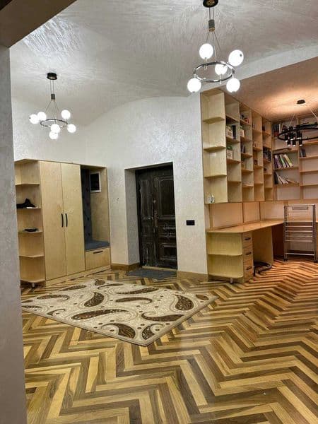 Ijaraga o'qiydigan qizlarga yoki ishlaydigan ayollarga kvart