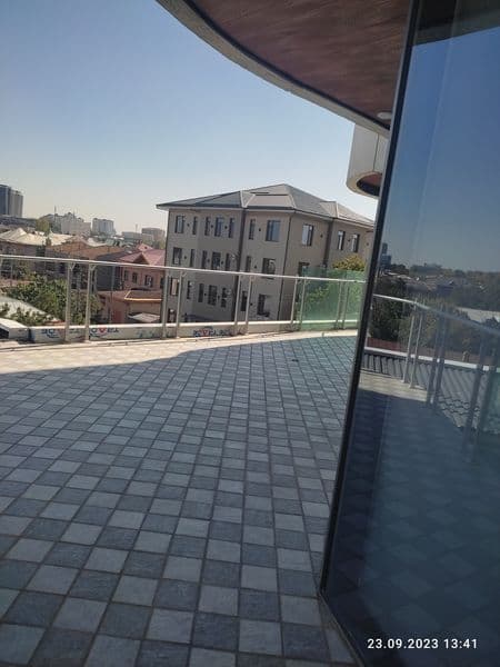 Malika bozori tarafda 4xonali novostroyka kvartira arendaga 